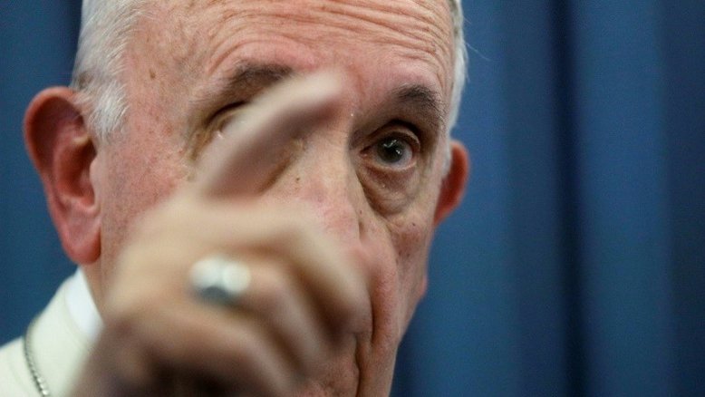 Arcebispo que acusa papa diz que não age por 'vingança'