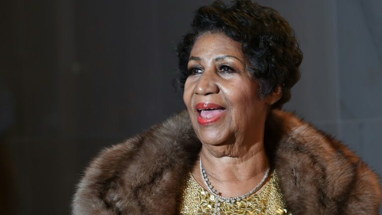 Aretha Franklin: juiz define herança entre os filhos após testamento encontrado no sofá