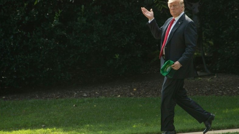 Trump considera insuficiente oferta da UE sobre veículos