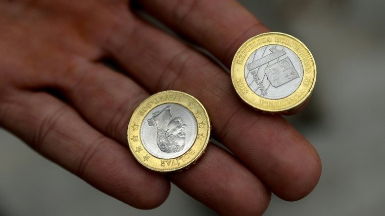 Venezuela desvaloriza o bolívar em 96% na nova taxa oficial