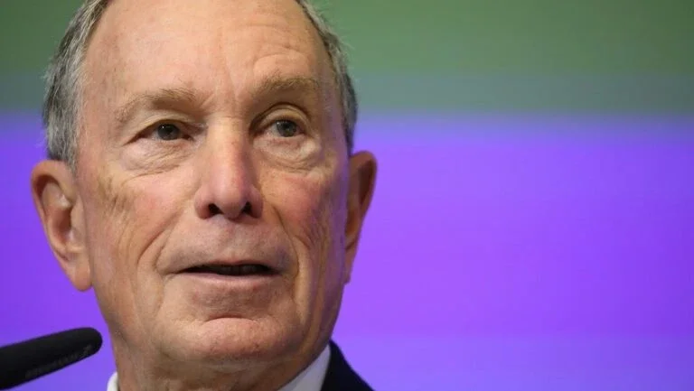 Michael Bloomberg dedica US$ 20 mi à luta contra cigarro