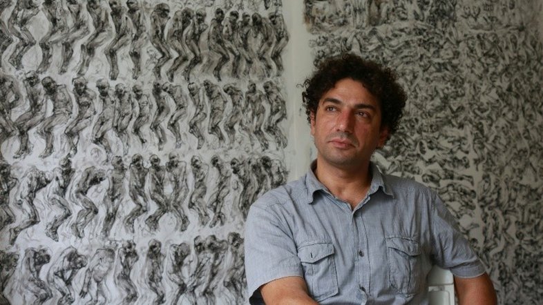 Artista retrata sofrimento vivido em câmaras de tortura sírias