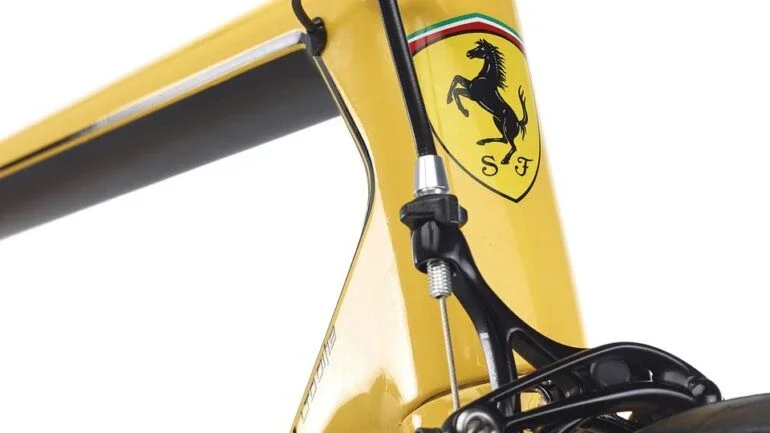 EM PARCERIA, FERRARI E BIANCHI LANÇAM BICICLETA EM EDIÇÃO LIMITADA