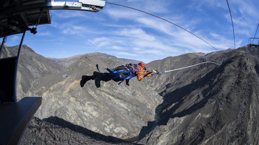 O novo bungee jump na Nova Zelândia é praticamente um estilingue humano