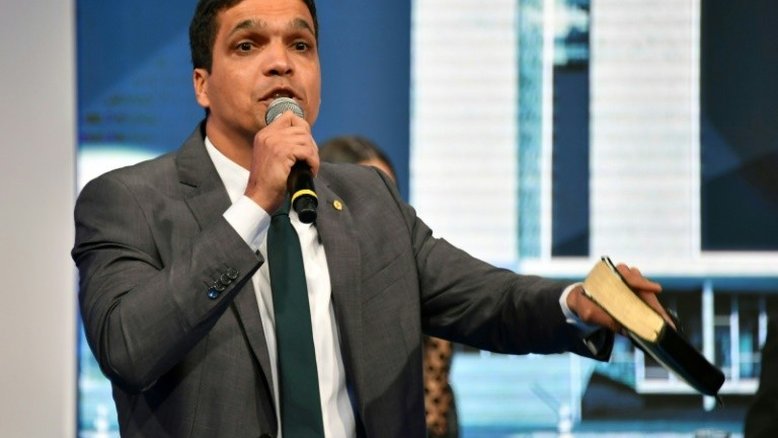 Cabo Daciolo, o candidato que confia sua campanha a Deus