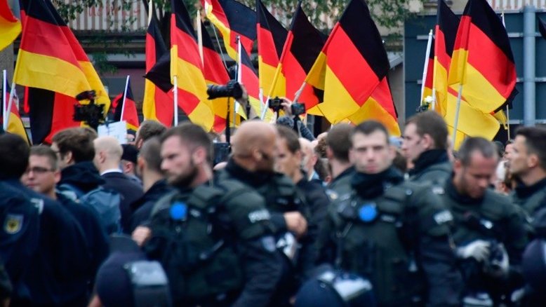Manifestantes pró e contra estrangeiros protestam na Alemanha