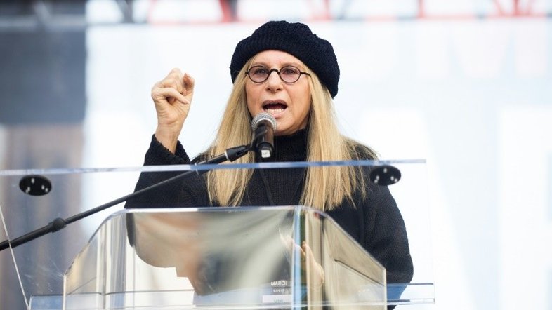 Em podcast, Barbra Streisand fala sobre experiências com maconha e álcool