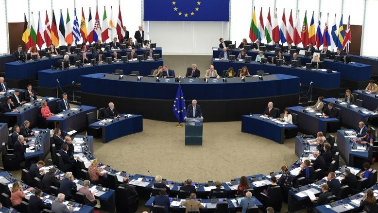 Eurocâmara aprova reforma de direitos autorais em golpe para gigantes da web