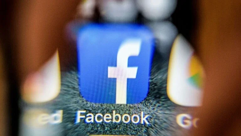 Facebook decide remover 68 páginas e 43 contas pró-Bolsonaro