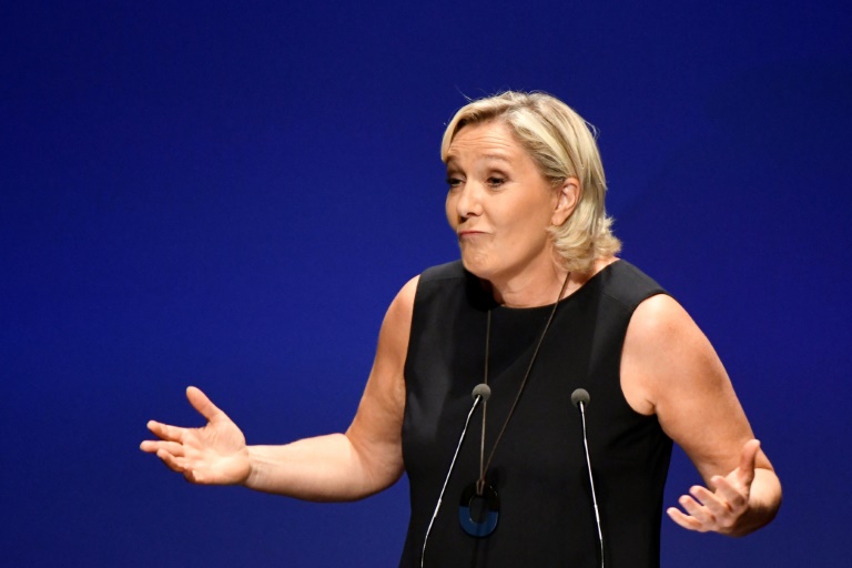 'Bolsonaro diz coisas desagradáveis', critica Le Pen