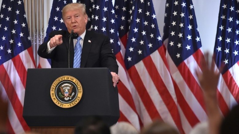 Trump critica relação comercial com Brasil