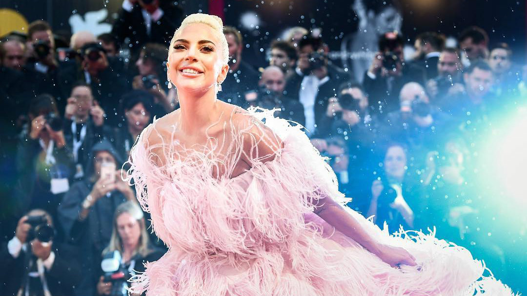 Lady Gaga dá jaqueta no valor de R$ 26 mil para fã em supermercado