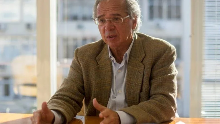 Paulo Guedes nega possibilidade de renegociar dívida pública