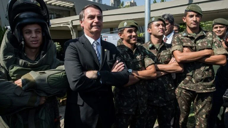Militares podem voltar ao poder no Brasil, agora pela via eleitoral