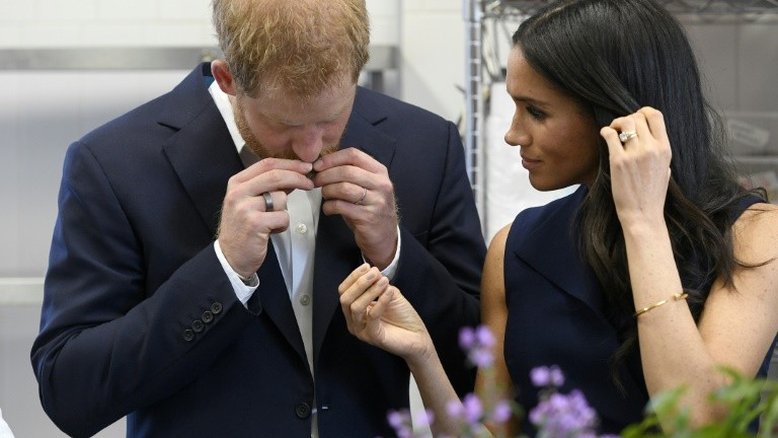 Príncipe Harry e Meghan experimentam carne de canguru em visita a Melbourne
