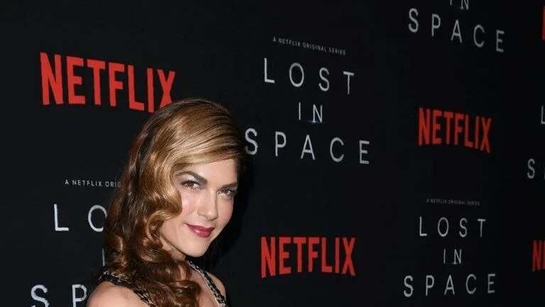 Atriz Selma Blair revela que tem esclerose múltipla