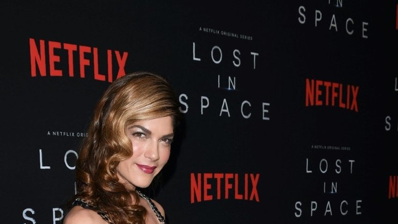 Atriz Selma Blair revela que tem esclerose múltipla