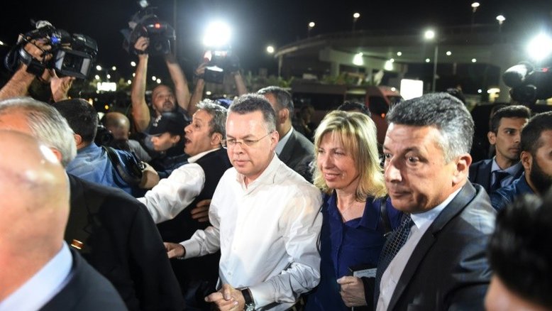 Trump comemora a libertação de pastor preso na Turquia