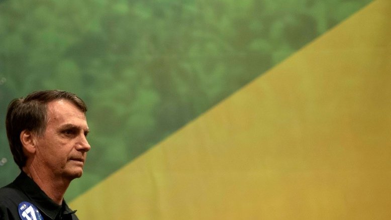 Bolsonaro perto de Trump, Brasil longe do mundo 