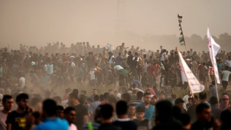 Milhares de palestinos protestam em Gaza
