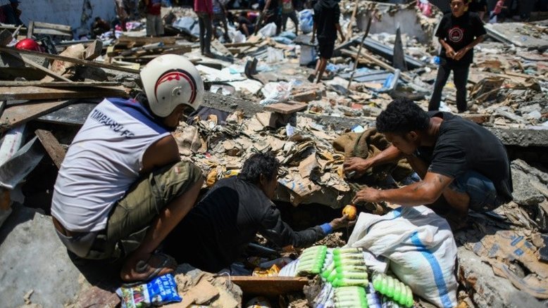 Mais de 1.400 mortos em terremoto na Indonésia com pouca chance de sobreviventes