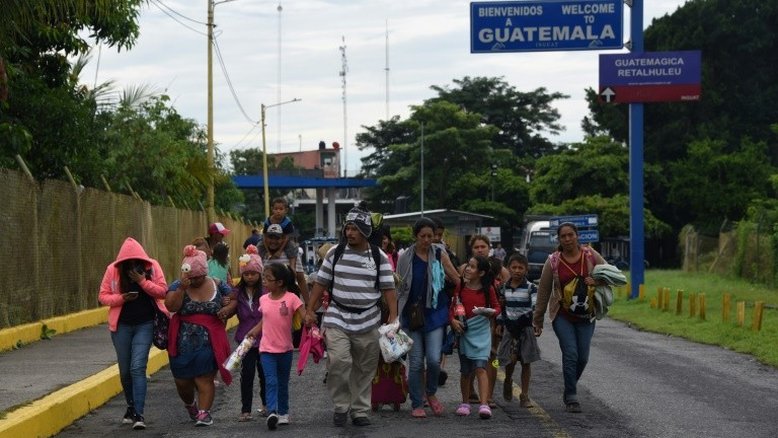 Hondurenhos que marcham aos Estados Unidos imploram a Trump por ajuda