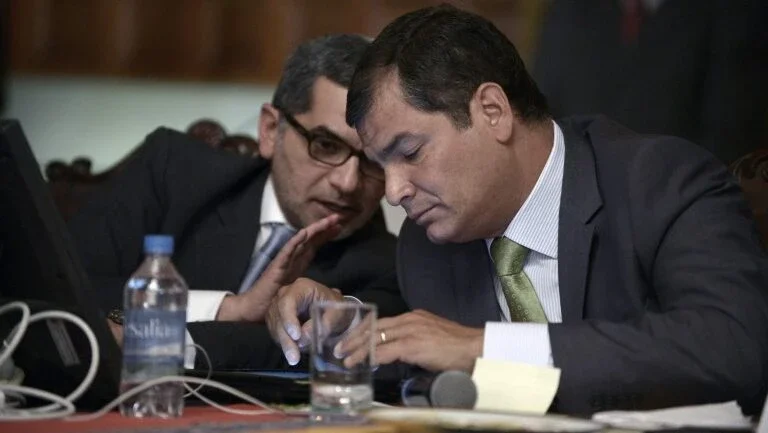 Equador pede à Interpol que localize ex-ministro foragido