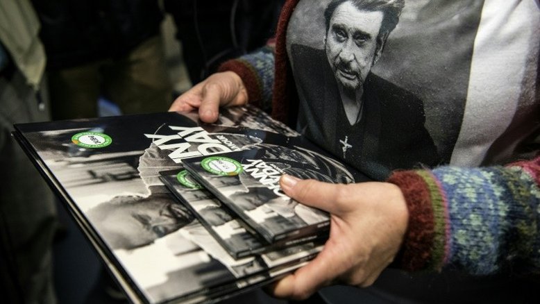 Fãs correm para comprar álbum póstumo do roqueiro francês Johnny Hallyday