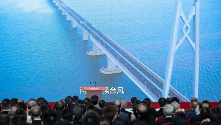 Xi Jinping inaugura ponte entre Hong Kong, Macau e China continental