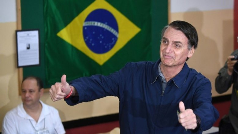 Após examinarem Bolsonaro, médicos evitam declaração e emitem nota sobre evolução