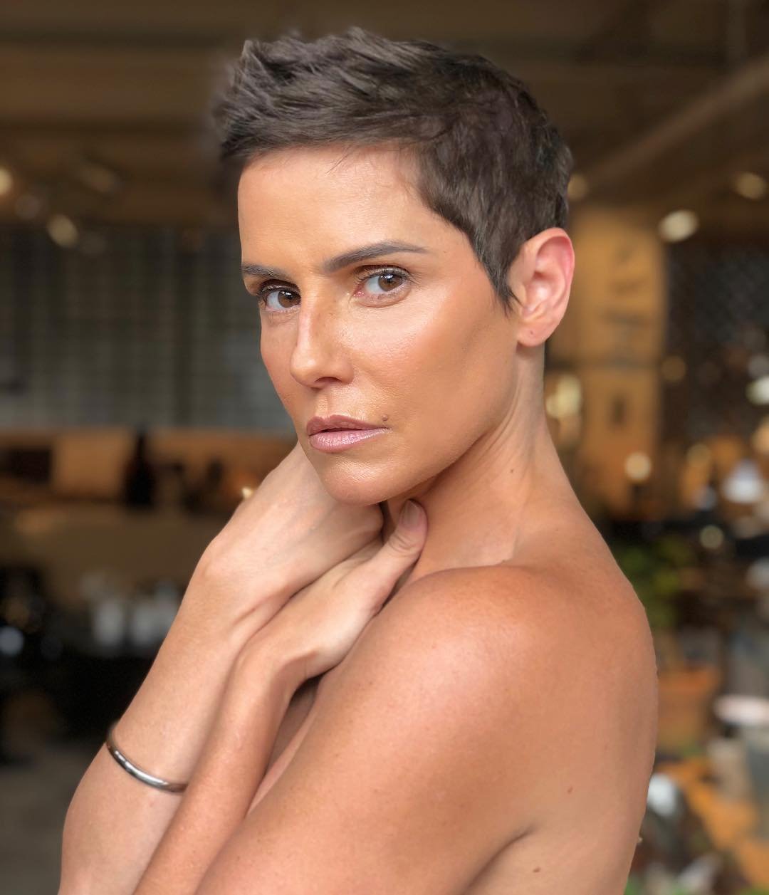 Deborah Secco mostra a mudança no visual após surto de Karola em 'Segundo Sol' 4 Deborah Secco mostra a mudança no visual após surto de Karola em 'Segundo Sol'