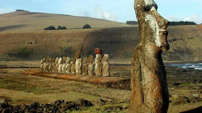 Ministro chileno irá a Londres reivindicar moai da Ilha de Páscoa