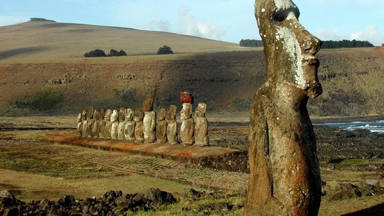 Ministro chileno irá a Londres reivindicar moai da Ilha de Páscoa