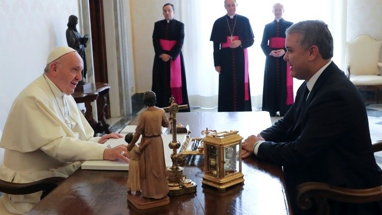 Papa recebe presidente colombiano e pede união para superar divisões