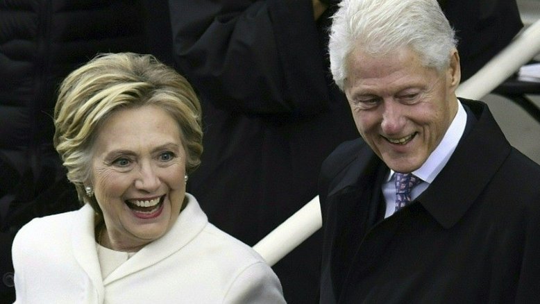 Bill e Hillary Clinton endossam apoio ao nome de Kamala Harris após desistência de Biden