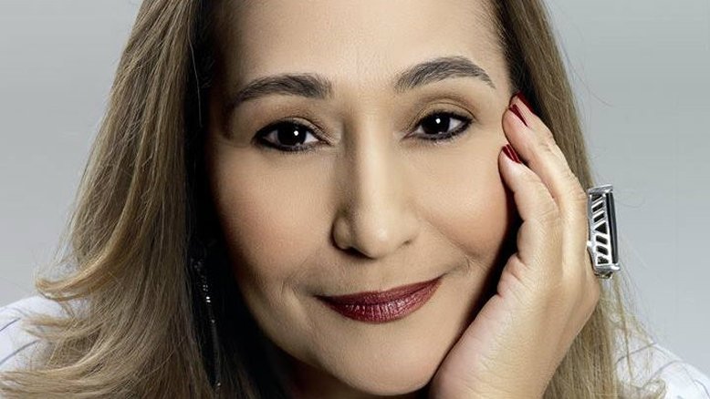 'Tô bem e em casa', diz Sônia Abrão após testar positivo para a Covid-19