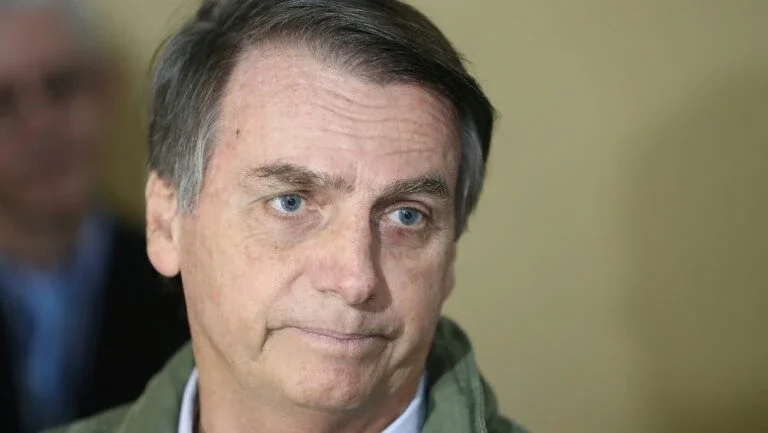 Bolsonaro viaja amanhã a Brasília acompanhado de principais assessores