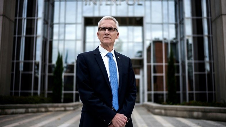 Interpol 'deve aceitar' demissão de seu ex-presidente chinês
