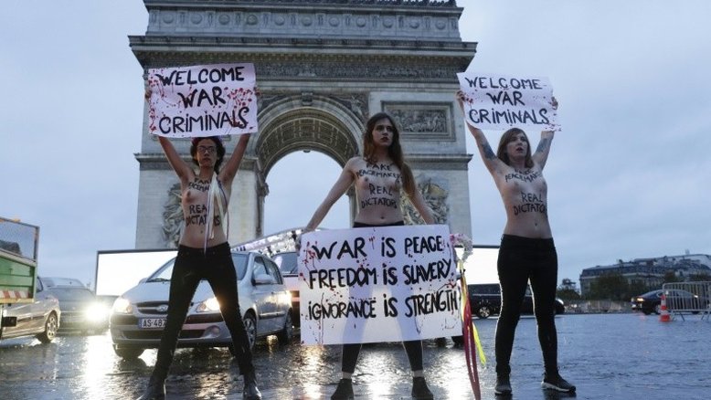 Femen denuncia 'criminosos de guerra' entre convidados a celebrar armistício