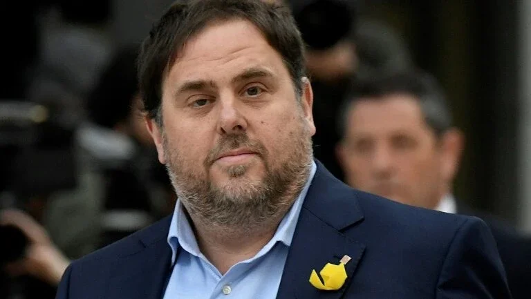 Procuradoria  pede até 25 anos de prisão para líderes separatistas catalães