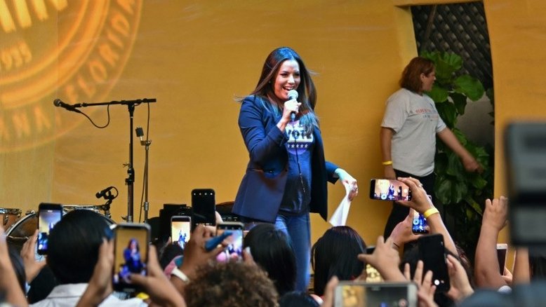 Atrizes latinas estimulam voto democrata no coração de Miami