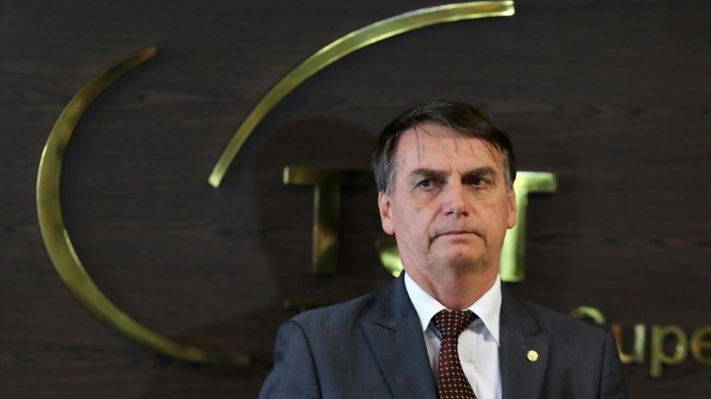 Cuba reage a Bolsonaro e retira médicos do Brasil