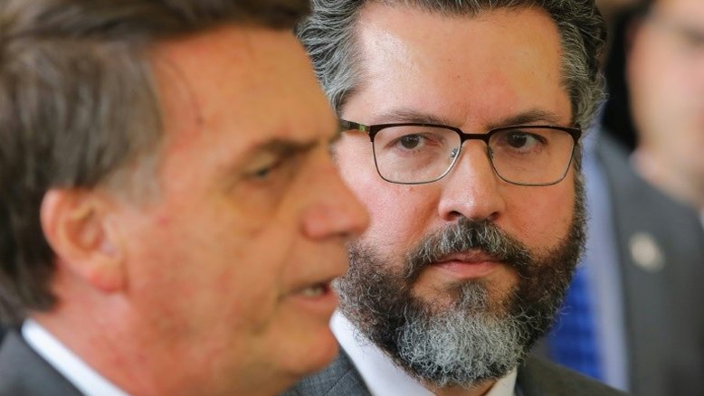 Bolsonaro mandará ministro a Israel para avaliar spray sem eficácia comprovada