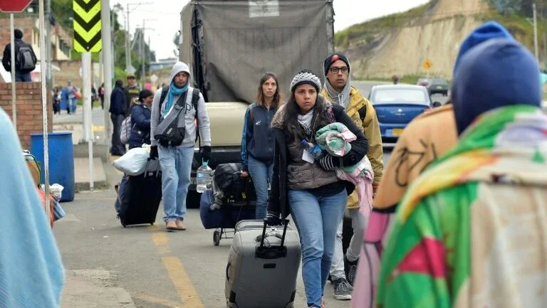 Venezuela: 2,3 milhões de pessoas deixaram o país desde 2015