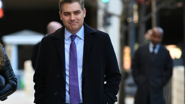 Juiz ordena que Casa Branca devolva credencial a jornalista da CNN