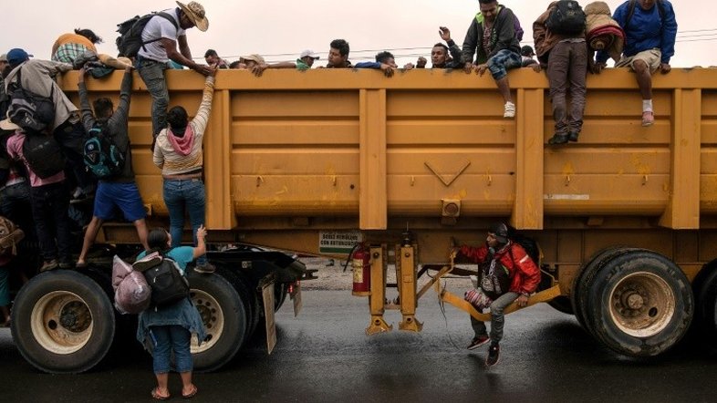 Caravana migrante avança por estado mexicano de Veracruz rumo aos EUA