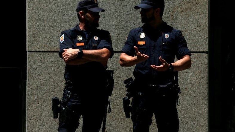 Júri espanhol considera jovem brasileiro culpado por assassinato de quatro familiares