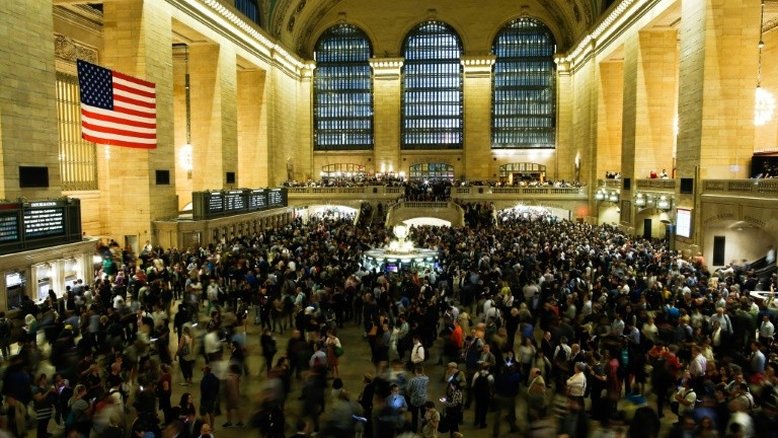 Economia americana cresce 3,5% no terceiro trimestre apesar de queda no consumo