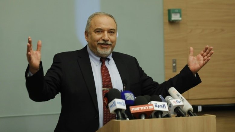Ministro israelense da Defesa anuncia demissão após cessar-fogo em Gaza