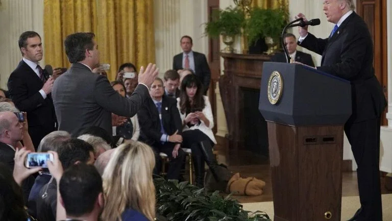Trump ataca novamente jornalistas críticos a seu governo